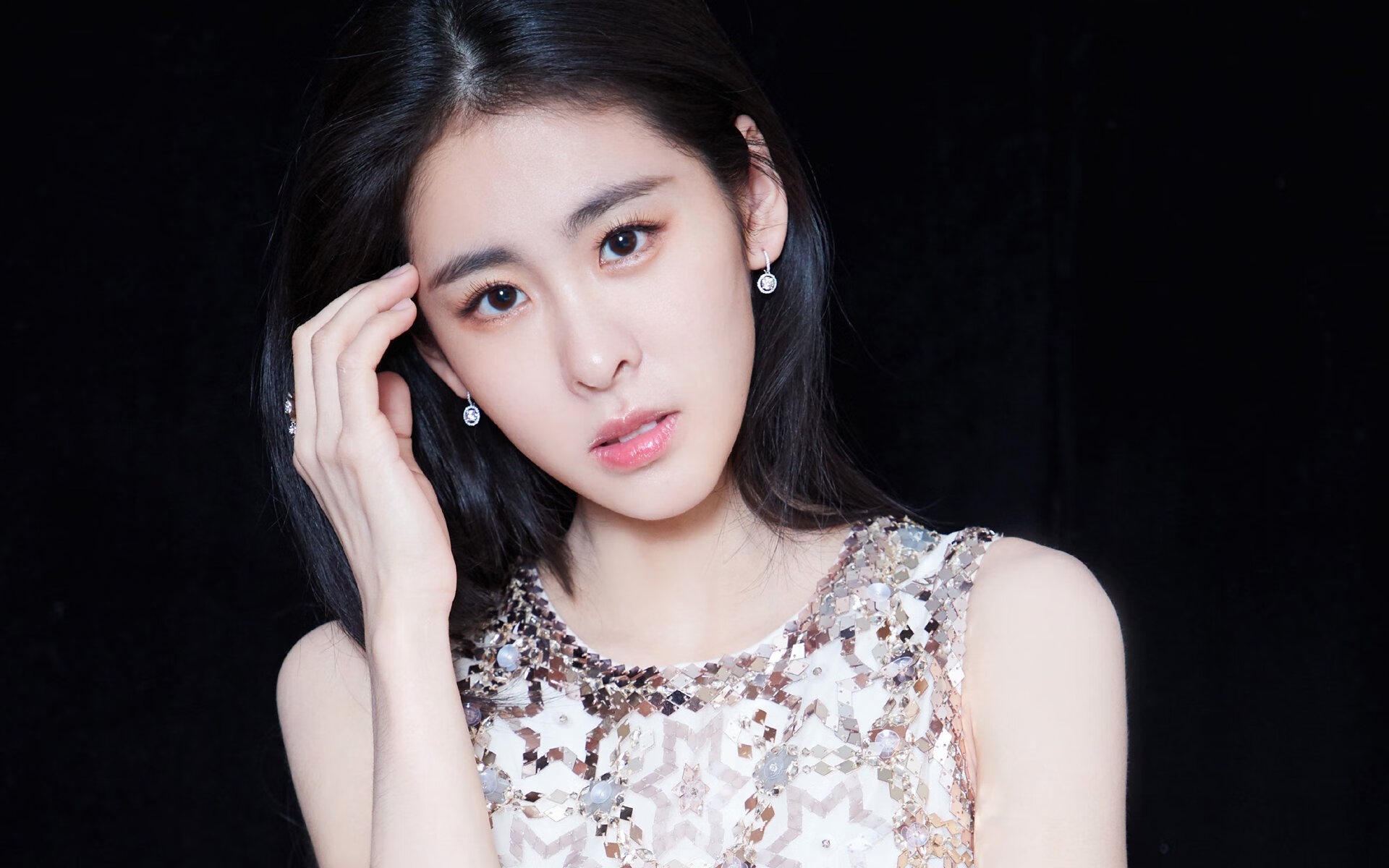 多特蒙德客场0-1不敌奥格斯堡，遭遇赛季首败，多特蒙德的比赛