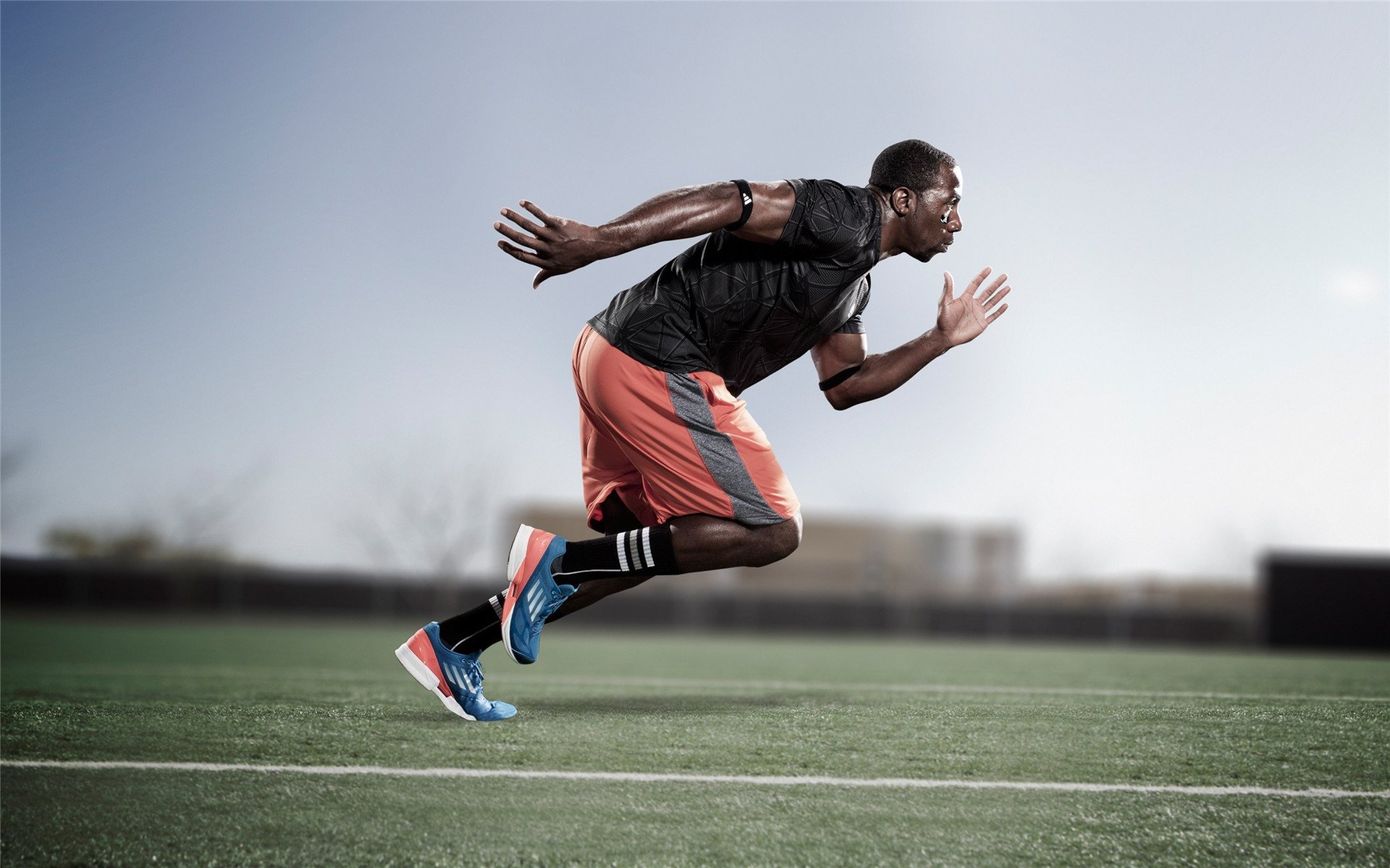 “足球场景结合智能交通系统，推动体育旅游发展”，智能化足球场